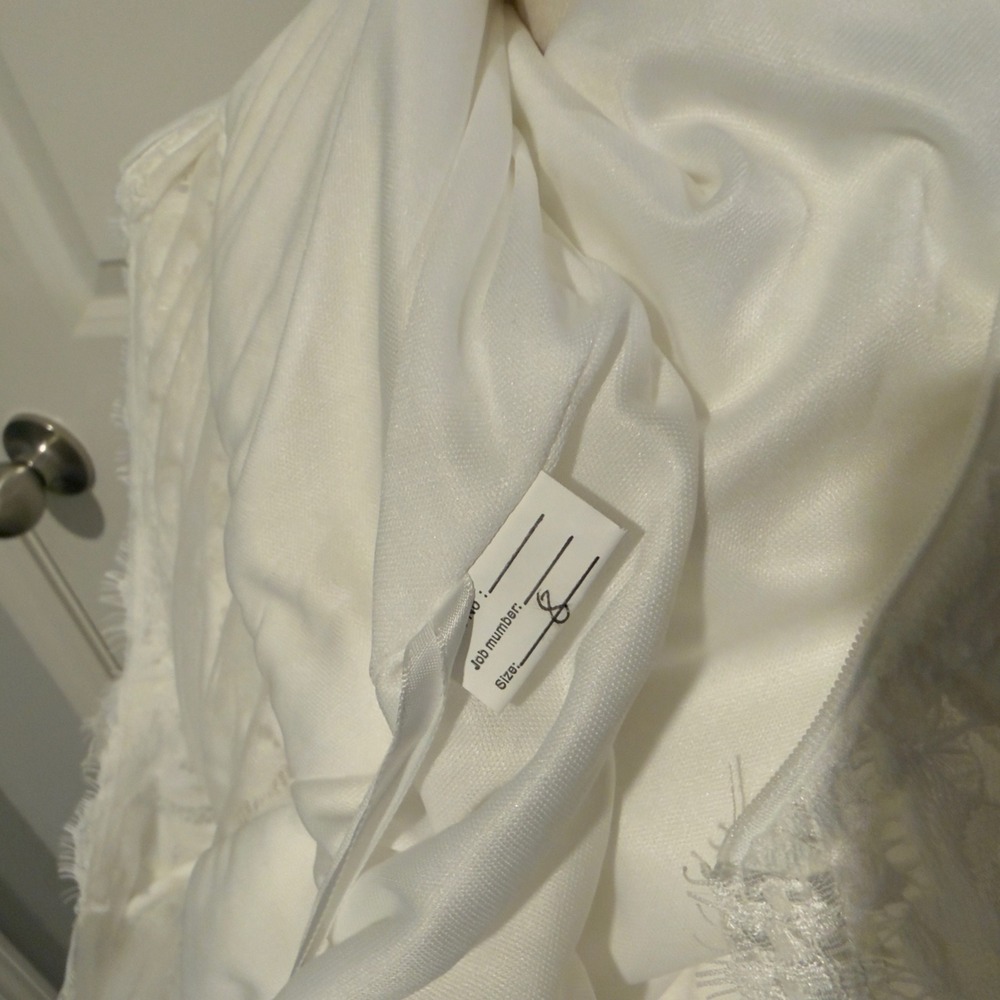 NWT Gorgeous Soft White Lace Long Sleeve Open Back Wedding Dress with Train - Picture 15 of 15